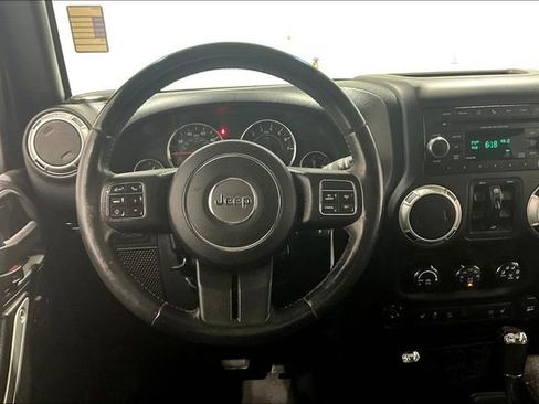 Used 2016 Jeep Wrangler Unlimited Rubicon AWD/4WD image 8