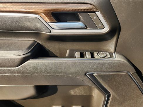 Certified 2025 Chevrolet Silverado 2500 LT w/ Convenience Package image 24