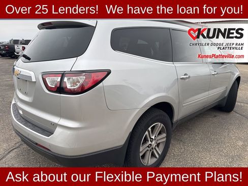 Used 2017 Chevrolet Traverse LT image 3