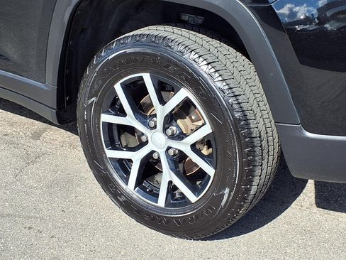 Certified 2025 Jeep Grand Cherokee Limited AWD/4WD image 28