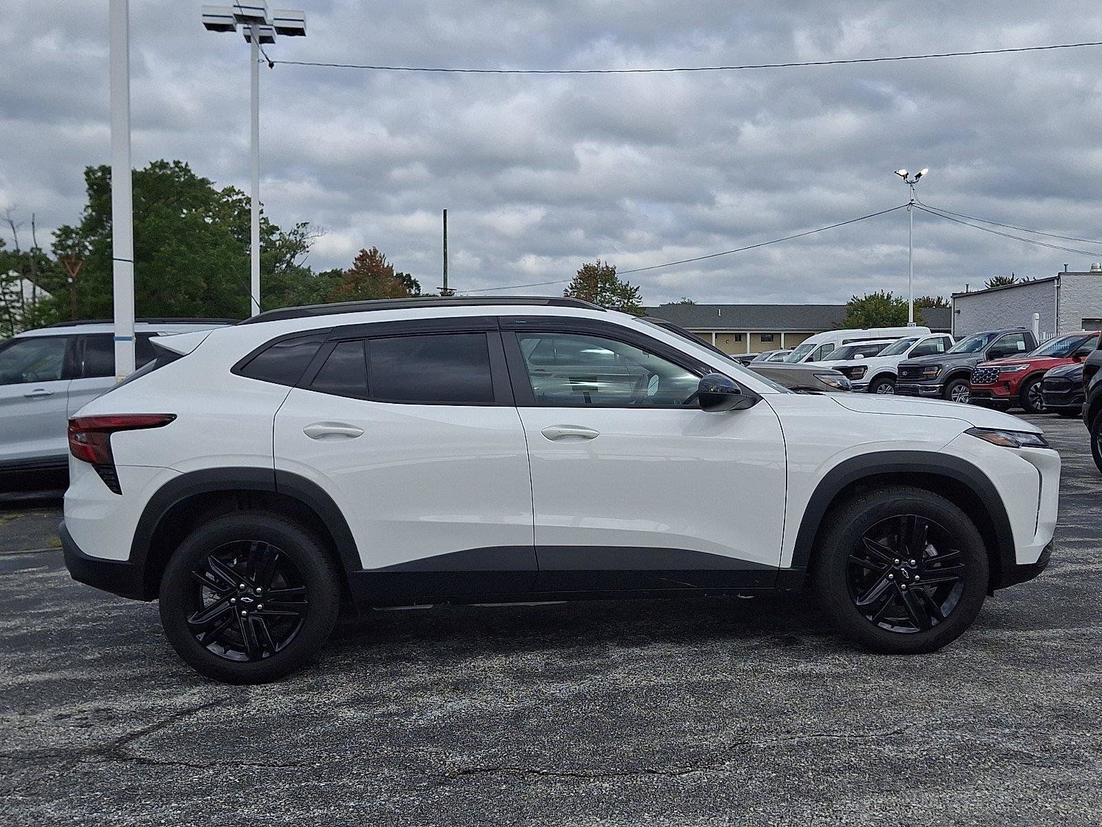 Used 2025 Chevrolet Trax ACTIV w/ Sunroof Package FWD image 8