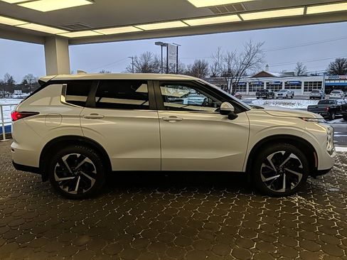 Used 2022 Mitsubishi Outlander ES image 4