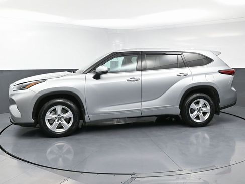 Used 2021 Toyota Highlander L image 6