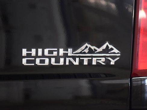 Used 2024 Chevrolet Silverado 2500 High Country w/ Technology Package AWD/4WD image 24