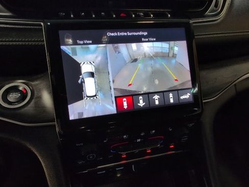 Used 2023 Jeep Grand Cherokee Limited w/ Luxury Tech Group II image 19