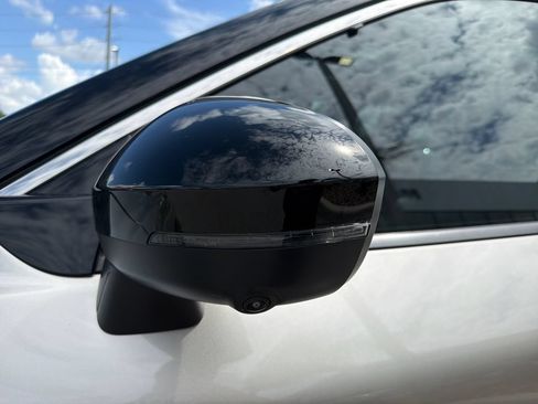 Used 2021 Nissan Rogue Platinum FWD image 11