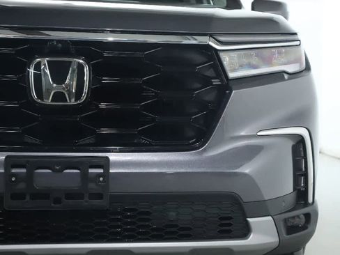 Used 2024 Honda Pilot Elite image 7