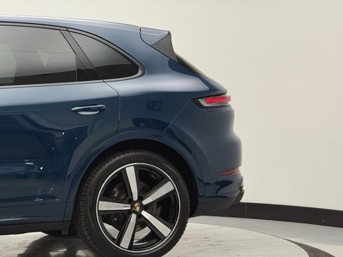 Certified 2025 Porsche Cayenne AWD/4WD image 49