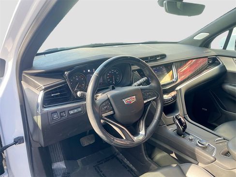 Used 2022 Cadillac XT6 Premium Luxury w/ Technology Package image 9