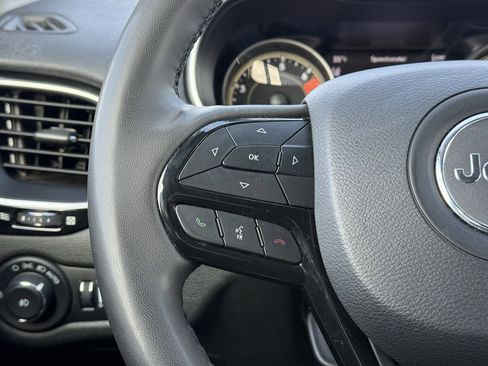 Used 2023 Jeep Cherokee Altitude Lux image 26