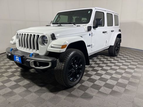 Used 2022 Jeep Wrangler Unlimited Sahara w/ Cold Weather Group image 4