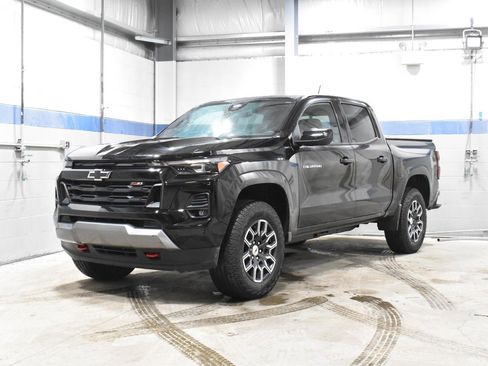 Used 2023 Chevrolet Colorado Z71 w/ Z71 Convenience Package 2 image 7