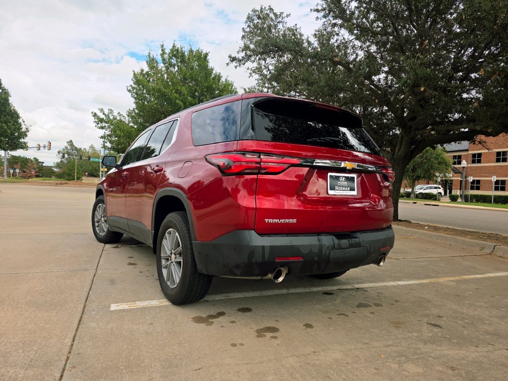Used 2023 Chevrolet Traverse LT FWD image 12