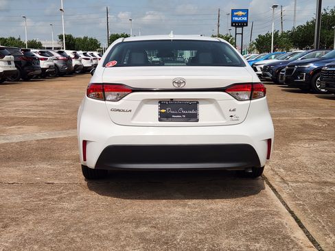 Used 2024 Toyota Corolla LE FWD image 7