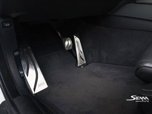 Used 2017 BMW M4 Convertible image 29