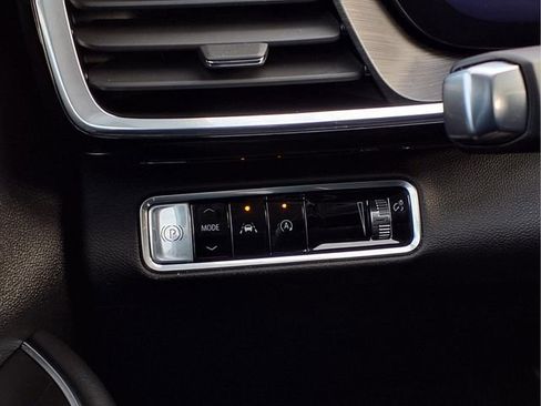 Used 2024 Buick Envision Preferred image 17