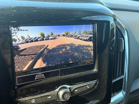 Used 2023 Chevrolet Traverse LT FWD image 29