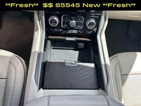 Used 2022 GMC Yukon Denali w/ Denali Ultimate Package AWD/4WD image 27