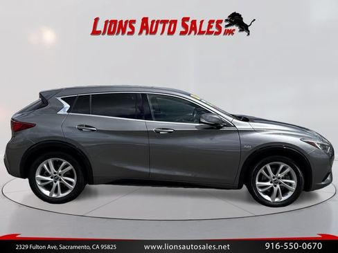 Used 2019 INFINITI QX30 FWD image 4