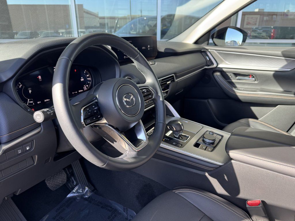 Used 2024 MAZDA CX-90 Plug-In Hybrid w/ Preferred AWD/4WD image 33
