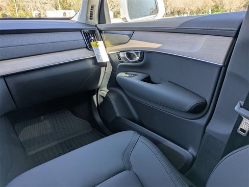 New 2026 Volvo XC90 B6 Plus w/ Protection Package Premier image 23