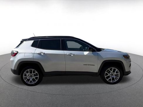 Used 2025 Jeep Compass Limited AWD/4WD image 16
