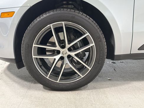 Certified 2026 Porsche Macan AWD/4WD image 40
