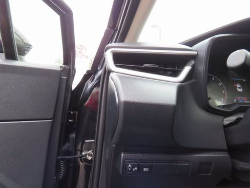 Certified 2023 Toyota Corolla LE image 30