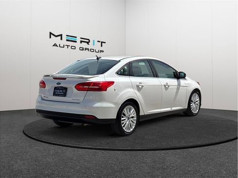 Used 2018 Ford Focus Titanium w/ Titanium Technology Package image 9