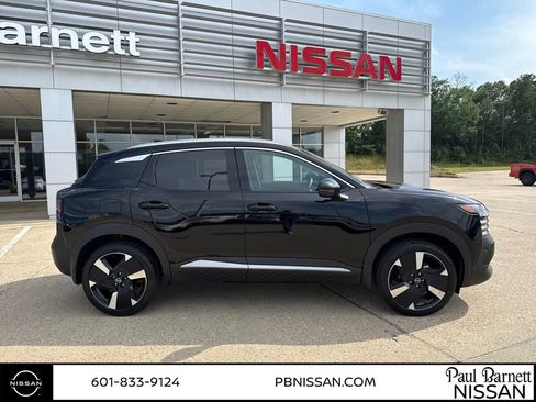 New 2025 Nissan Kicks SR image 4