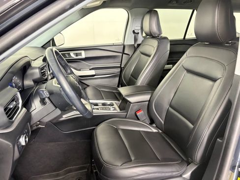 Used 2022 Ford Explorer XLT w/ Equipment Group 202A AWD/4WD image 11