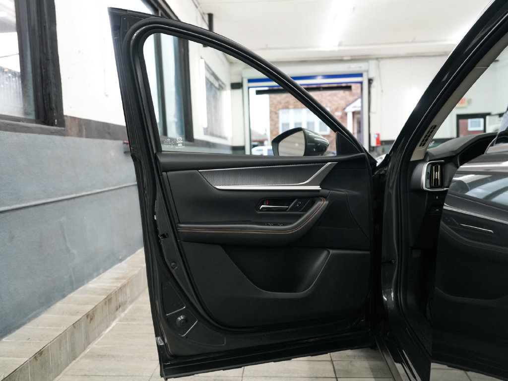 Used 2024 MAZDA CX-90 Plug-In Hybrid w/ Preferred AWD/4WD image 10