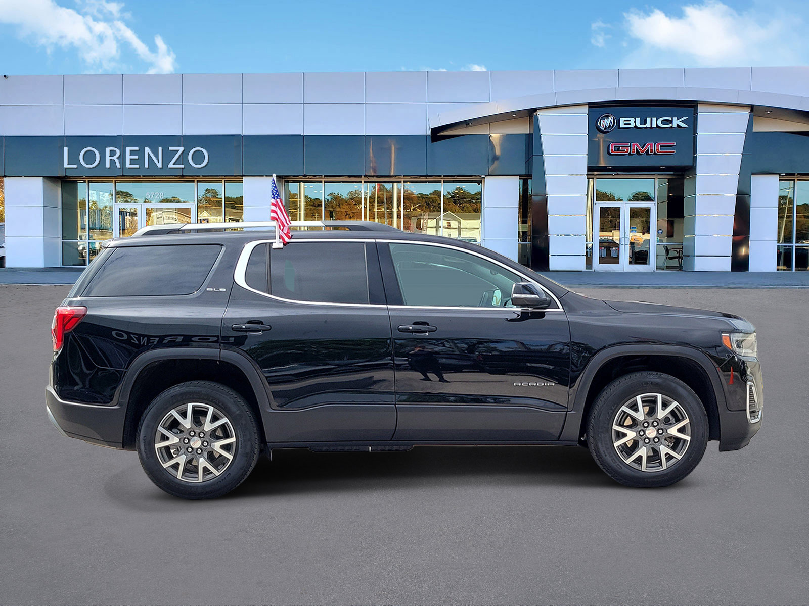 Used 2023 GMC Acadia SLE w/ Driver Convenience Package FWD image 4