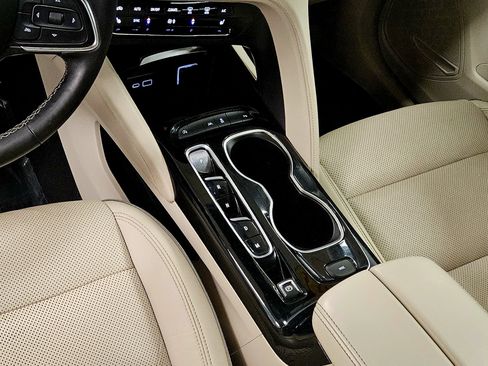 Used 2021 Buick Envision Essence FWD image 39