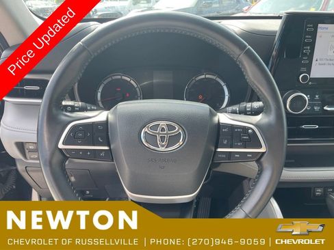 Used 2022 Toyota Highlander LE AWD/4WD image 12