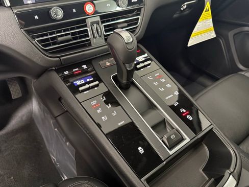 New 2026 Porsche Macan image 31