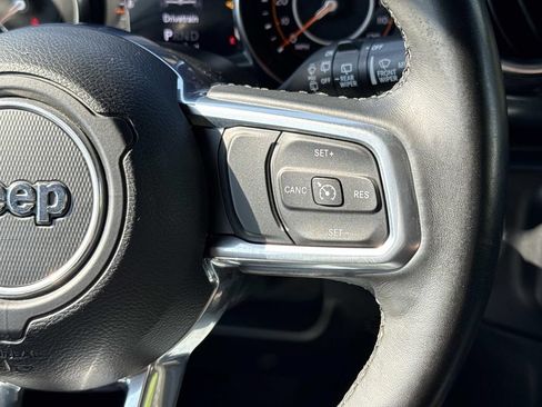 Used 2022 Jeep Wrangler Unlimited Sahara AWD/4WD image 8