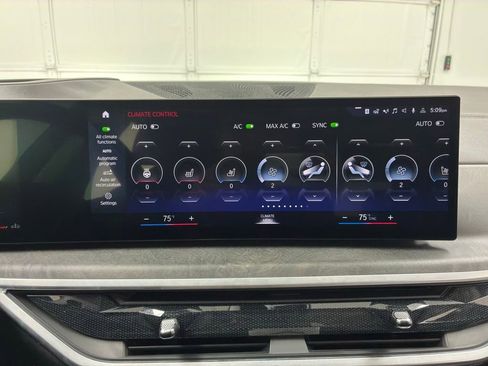 Used 2023 BMW X7 xDrive40i w/ Premium Package image 35