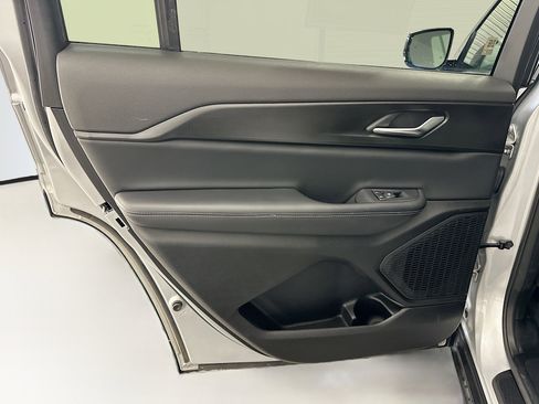 Used 2023 Jeep Grand Cherokee L Laredo image 26