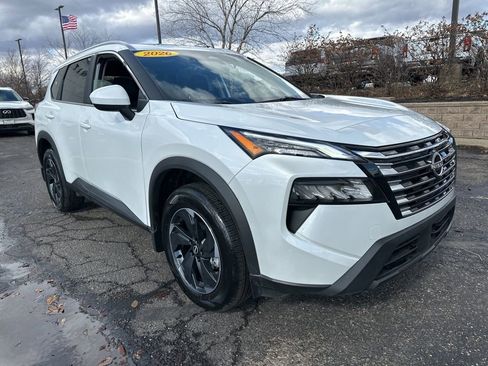 Used 2026 Nissan Rogue SV w/ SV Premium Package image 16