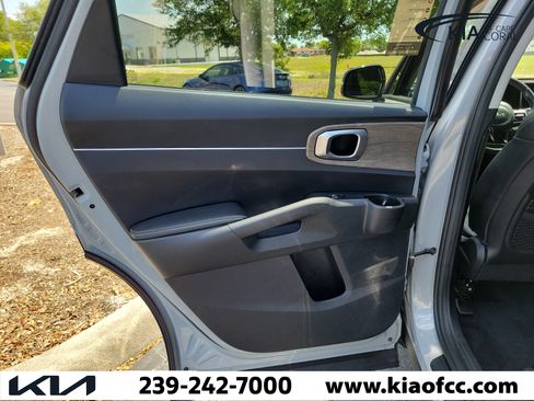 Certified 2022 Kia Sorento S w/ Panoramic Sunroof Package AWD/4WD image 16