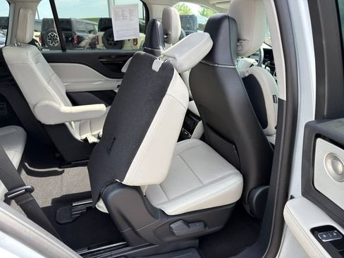 Used 2025 Lincoln Aviator Reserve w/ Equipment Group 201A AWD/4WD image 13