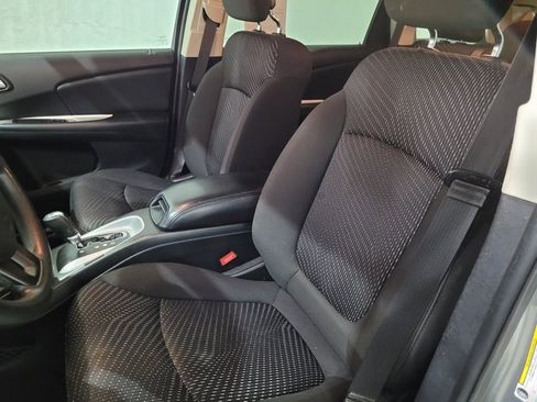 Used 2020 Dodge Journey SE image 27