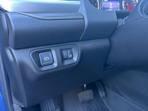 Used 2023 GMC Acadia SLE image 21