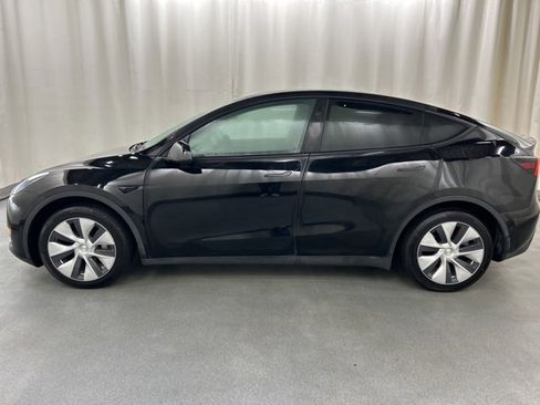 Used 2024 Tesla Model Y Long Range image 3