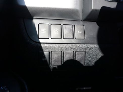 Used 2019 Toyota Highlander SE image 5