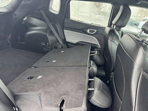 Used 2024 Jeep Compass Latitude image 32