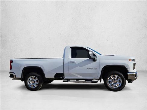 Used 2024 Chevrolet Silverado 2500 LT w/ Convenience Package image 4