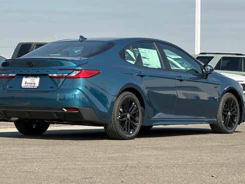 New 2025 Toyota Camry SE image 4