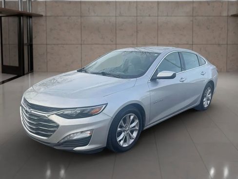 Used 2020 Chevrolet Malibu LT w/ Leather Package image 2